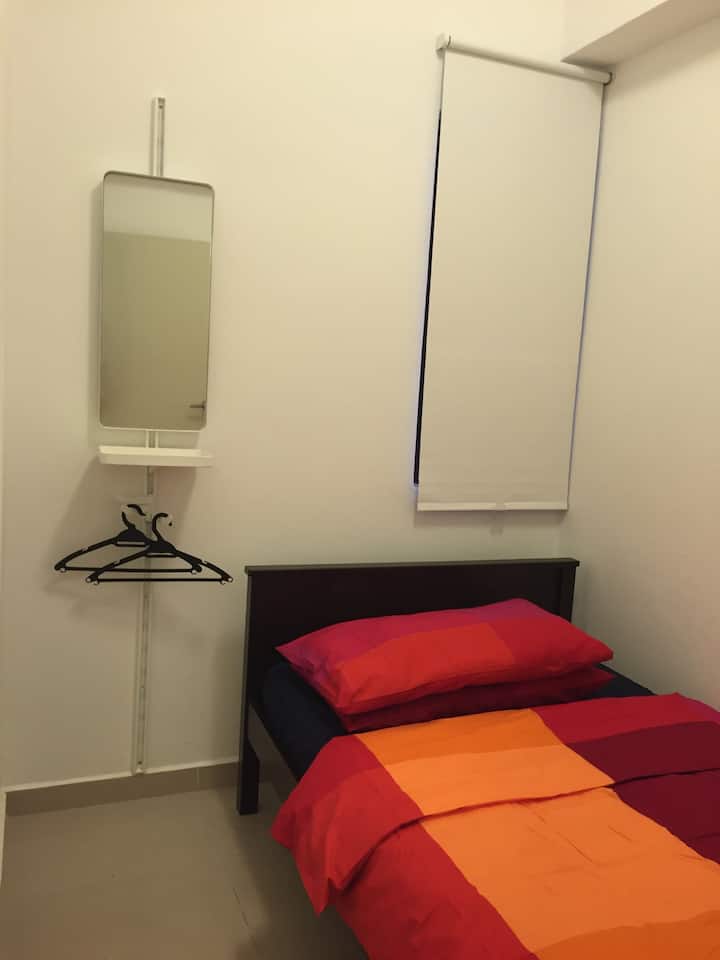 ห้องนอนที่สามพร้อมเตียงเดี่ยว