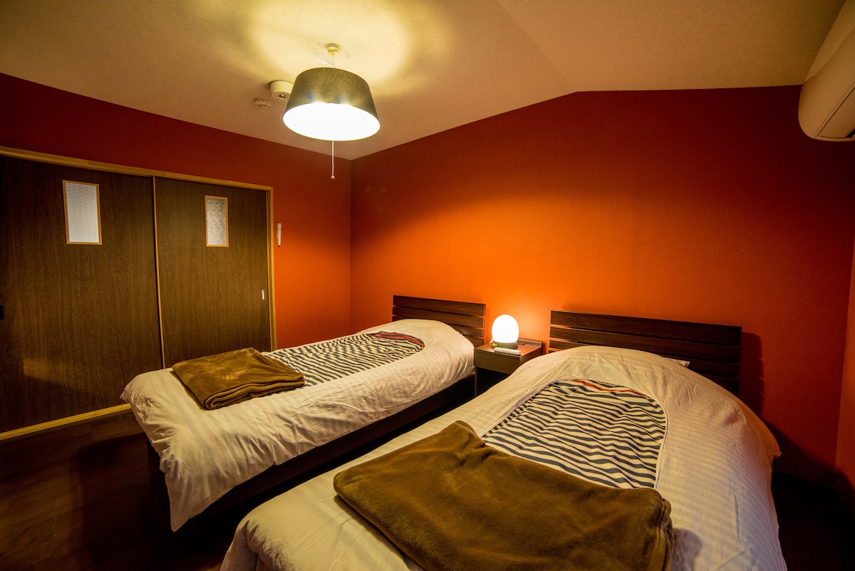 Drugi kat: soba u zapadnjačkom stilu