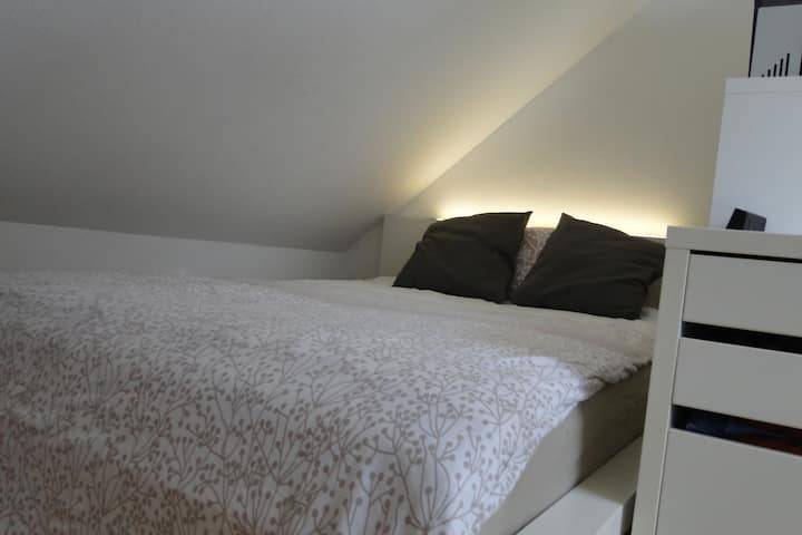 6.	Удобен кревет 140 см