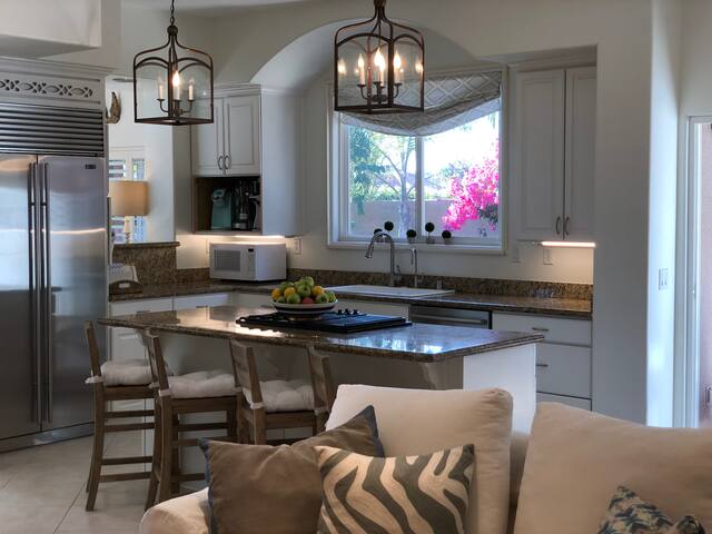 Light-Filled Luxury in La Jolla’s Best Location gallery image 4