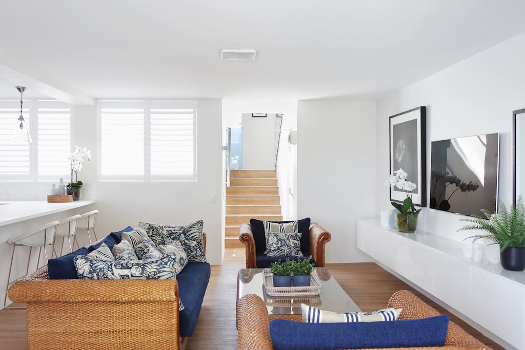 Comfy Lounge and stairs to Level 2