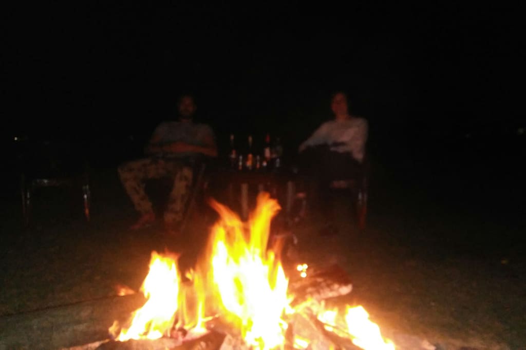 Fire camp with lovely canedian couple at lake view.