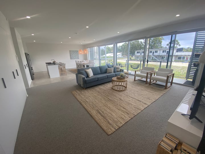 Lazy Days - New Holiday Home In Broulee. - Broulee