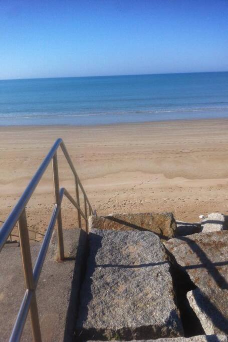 Très grande plage de sable fin 600m de la maison