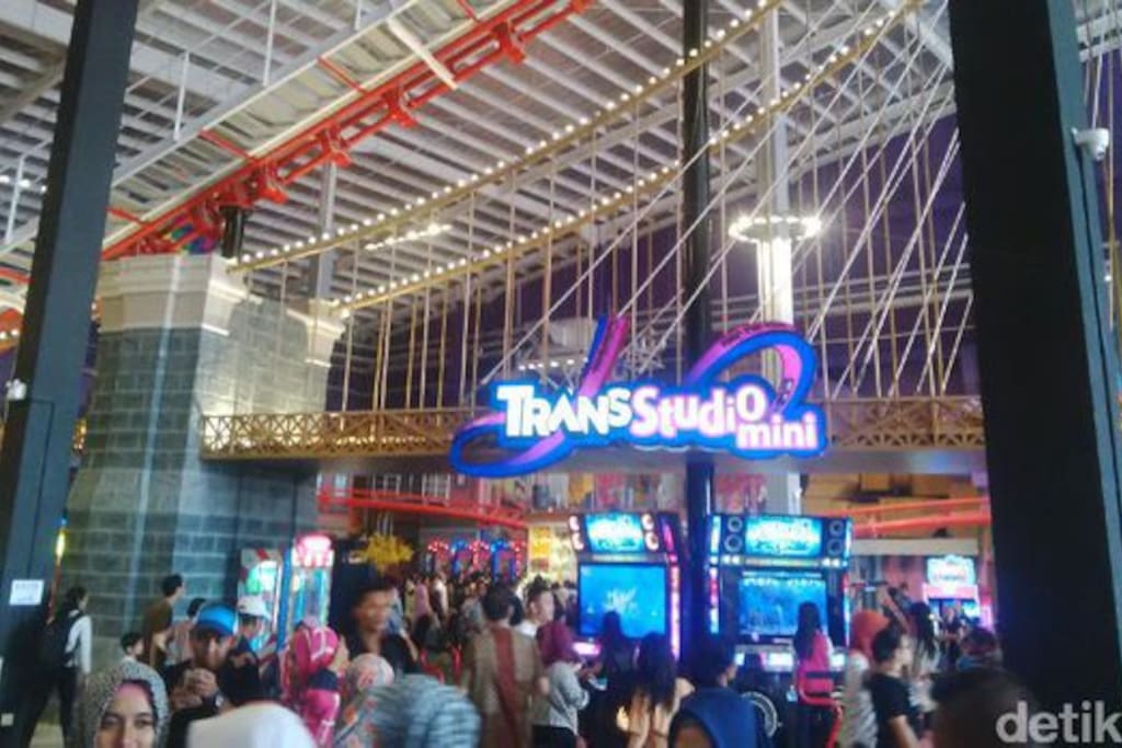 Mini amusement park Trans Studio is located at the same location, no need to ride anything to get to Trans Studio. Your kids will be happy playing here..