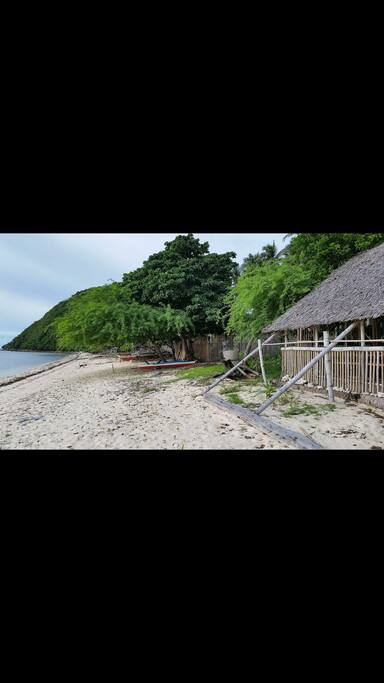 Big hut at the front of the beach