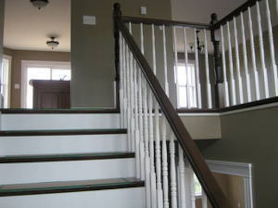 The front entry leads upstairs to the kitchen.