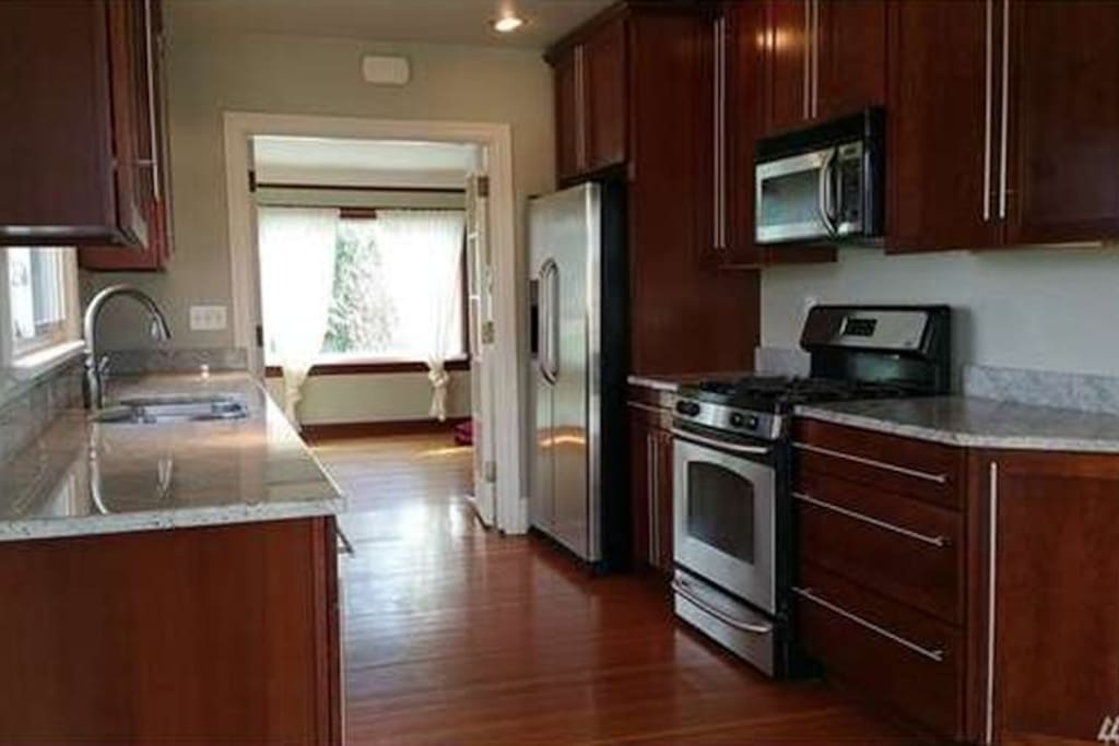 Guest-friendly Kitchen