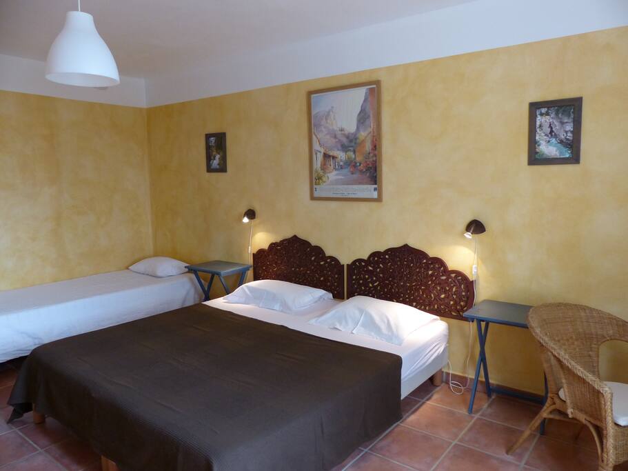Nos chambres 1 à 4 personnes avec salle de bain partagée à Moustiers Sainte Marie dans le Verdon