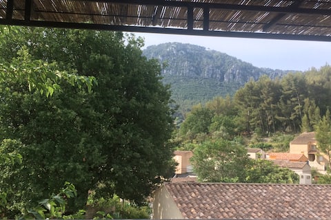 Quiet independent accommodation with unobstructed view