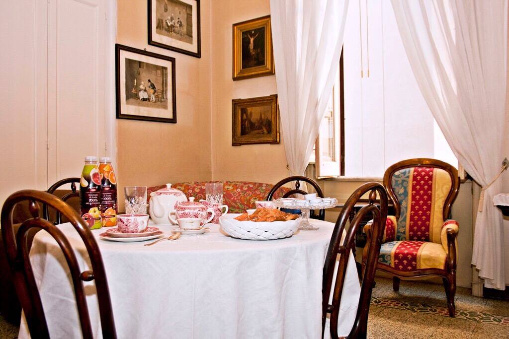 Zona salotto tv e breakfast