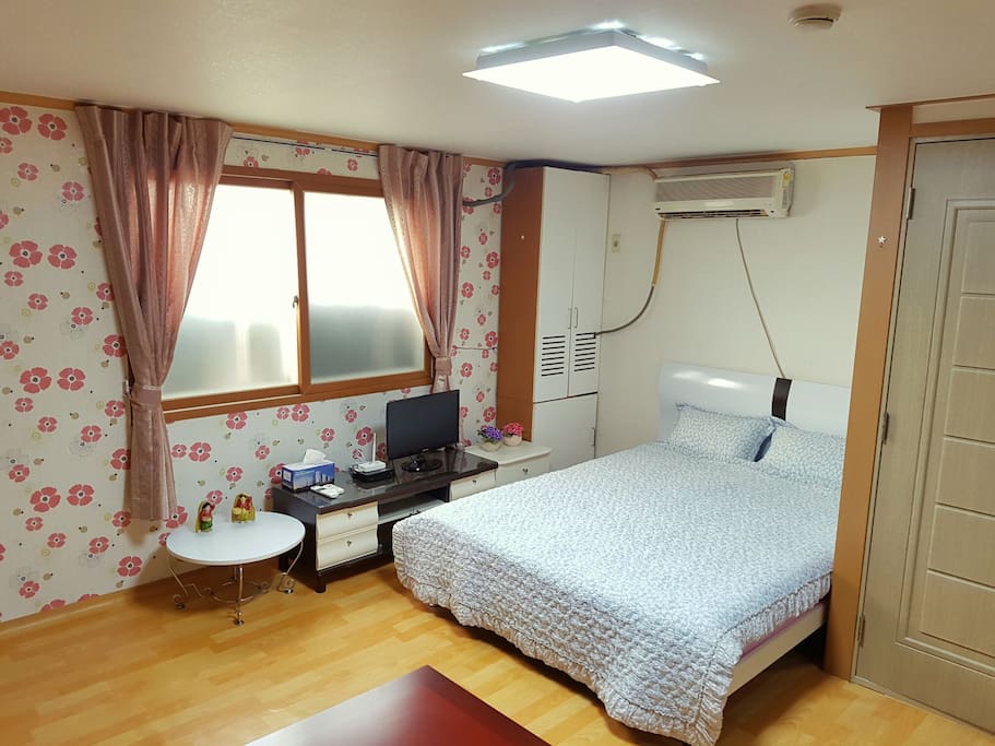 bed,closet,drawers