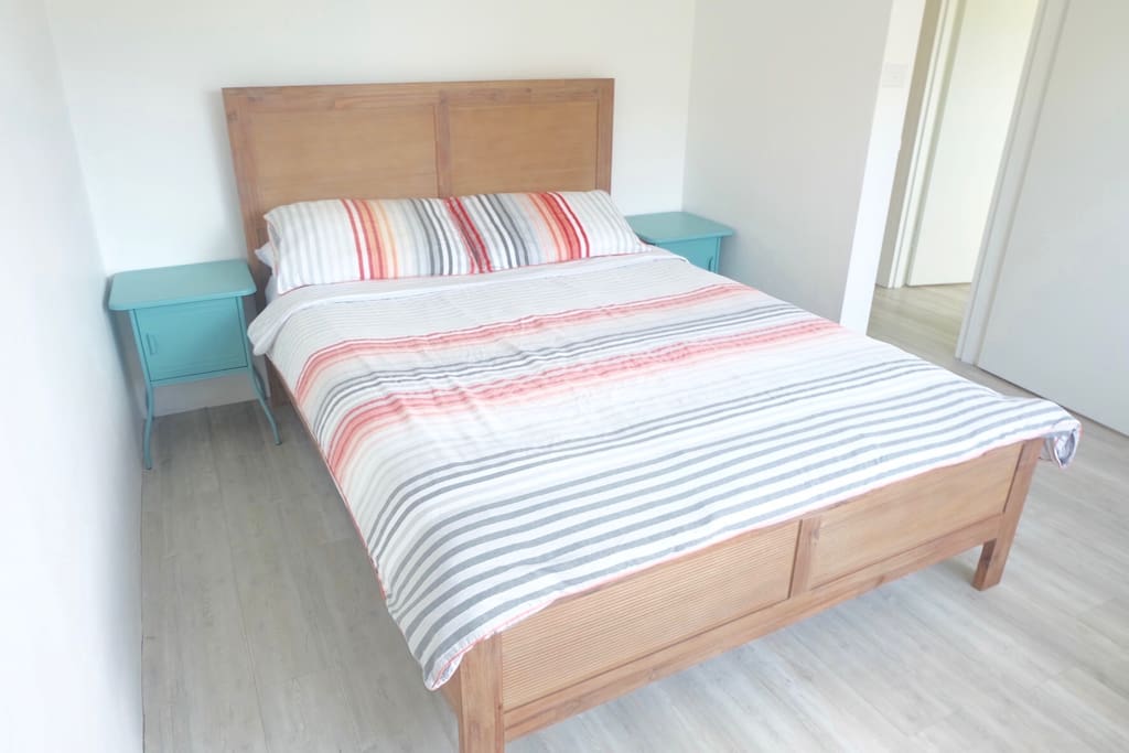 Bedroom 1 - Queen