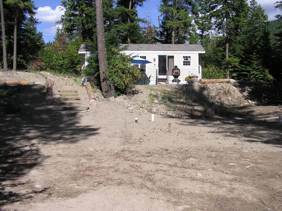 It sets in a quite, private setting and the neighbors are all great folks.