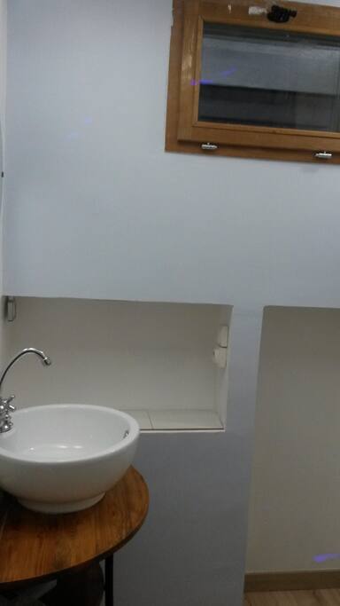 Salle de bain en sous-sol attenante à la chambre 1