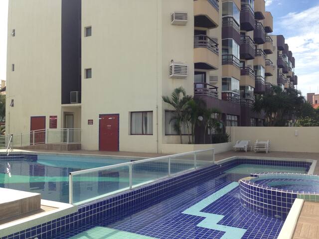 Apto nos Ingleses a 30 m da praia, Perfeito!