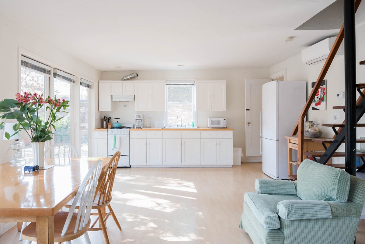 Popular Airbnb listing: Rodeo Drive Studio with Pool and Private Garden in Beverly Hills