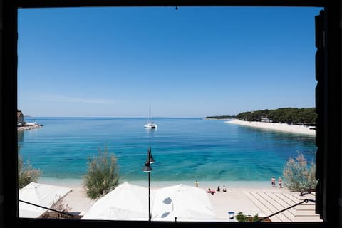 Top Airbnb: Apartment by the beach 3 in Općina Primošten