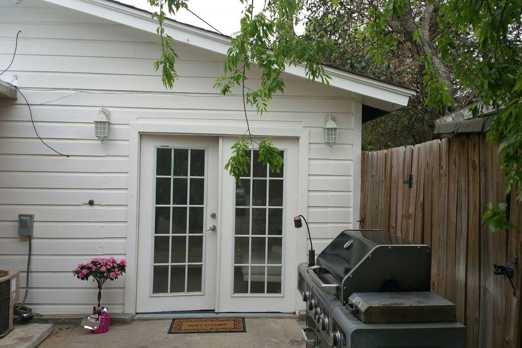 Living area overlooking the outside patio. You can relax, watch TV, open doors for fresh air, or can also sleep 2 other guests.