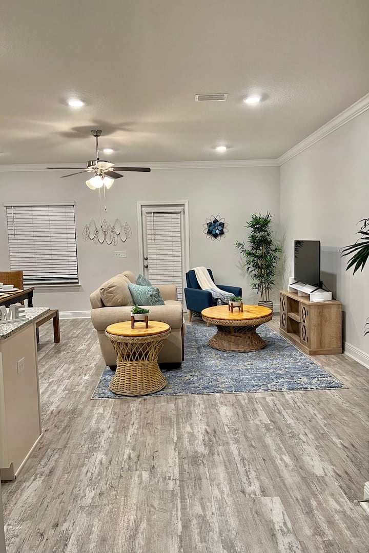 Arcade & Pool Luxury House Walkable To Downtown! - Pensacola, FL
