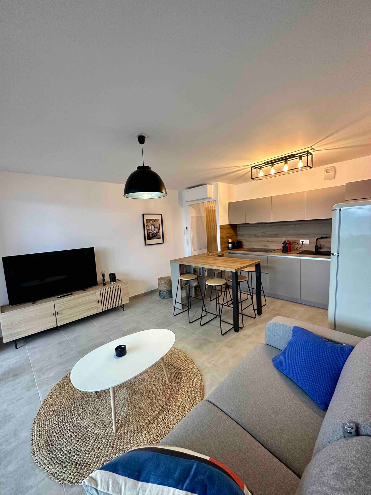 Propriété Airbnb réussie: New 2 bedroom, very nice sea view overlooking the city à Ajaccio