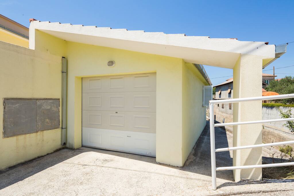 Private Garage with remote controller