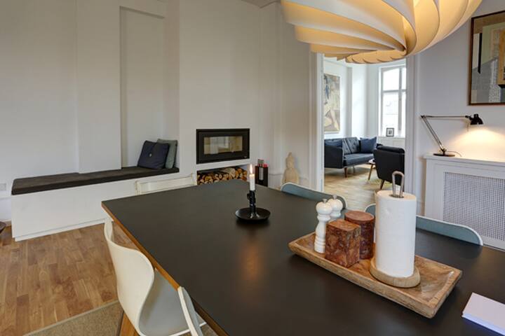 232 m2 peaceful top floor luxury with balcony gallery image 3