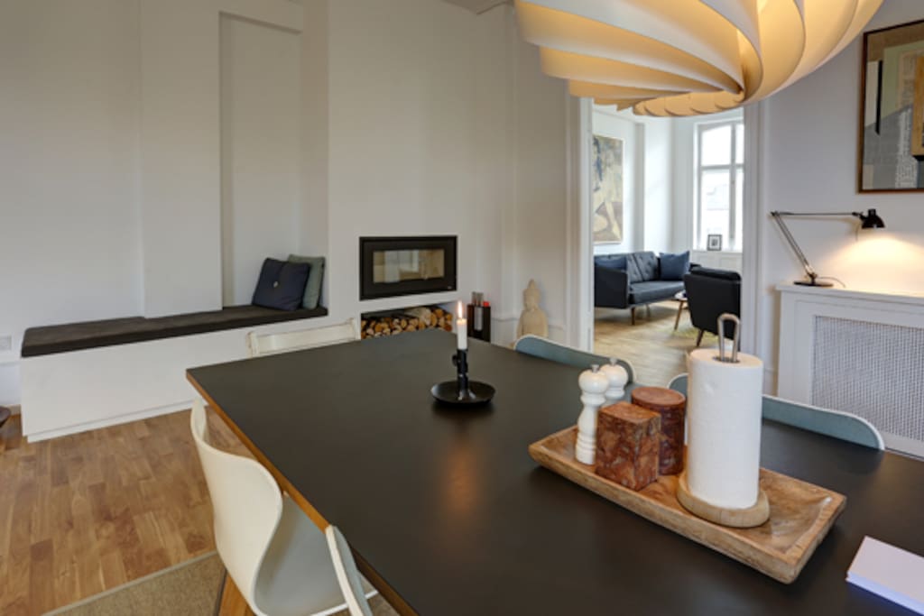 Dining area, fireplace