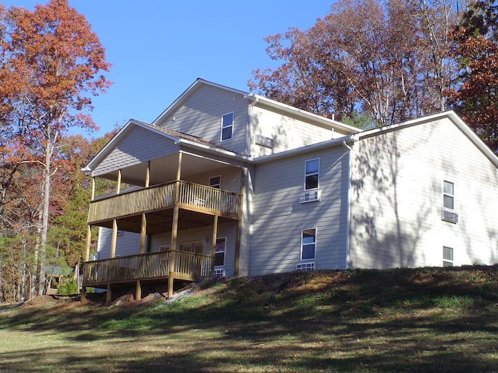 15Bedroom Retreat House with Lake Chatuge Access Houses for Rent in