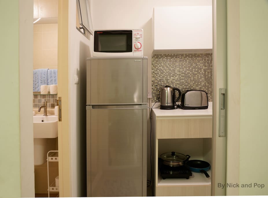 Well equipped kitchen with UK power point.