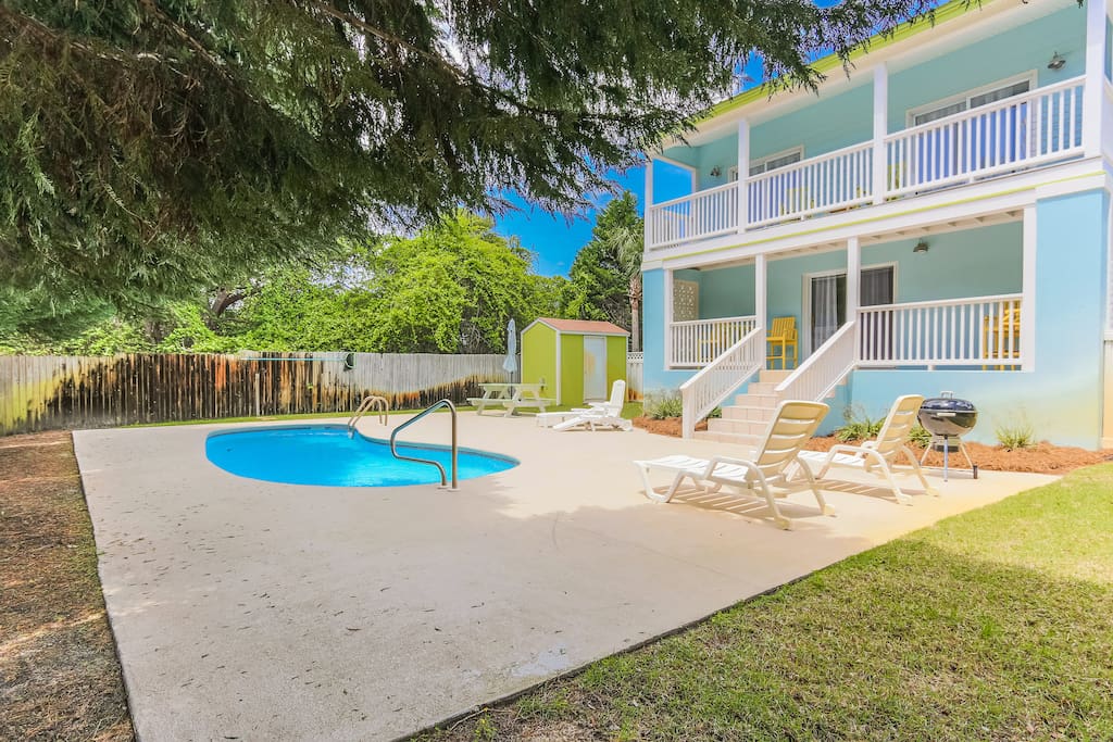 Pool, Water, Chair, Furniture, Building