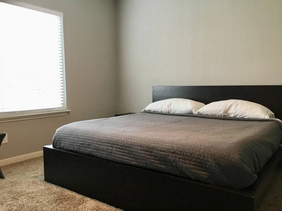 Master bedroom-king size bed (2 guests)