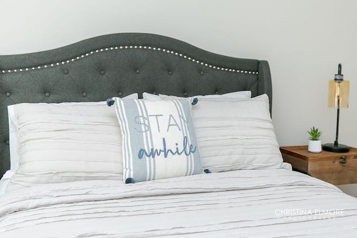 标准双人床卧室