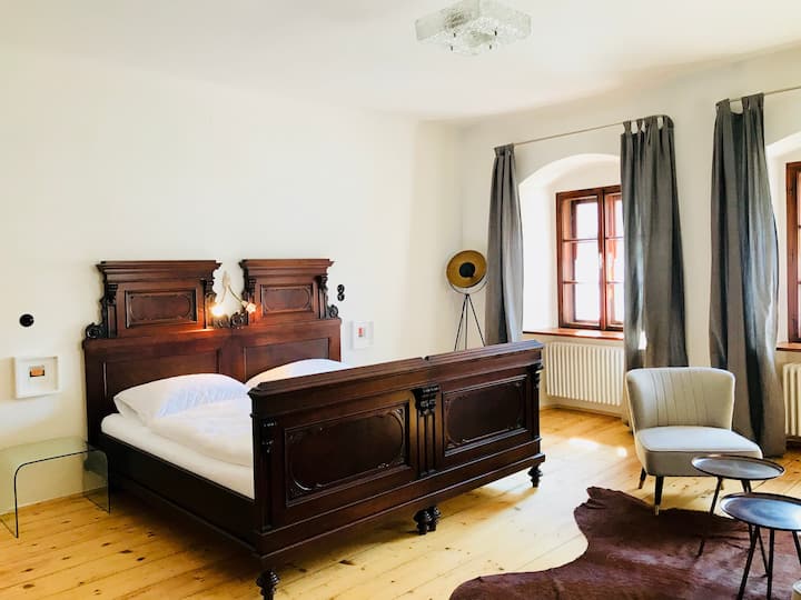 Საძინებელი 1. „მერის ოთახი“