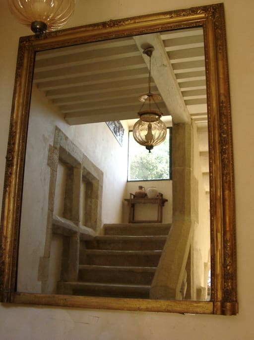 The main stairway/ Le grand escalier