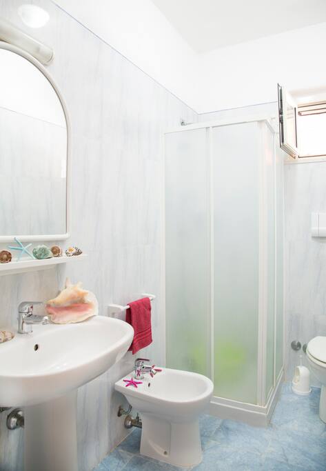 BAGNO TRILOCALE