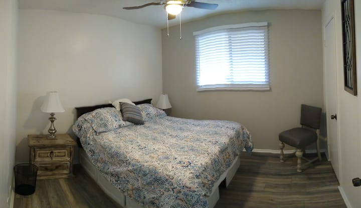 Chumba cha kulala cha 2. Kitanda cha Malkia (kinalala 2)