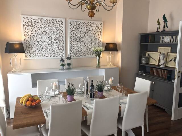 Fabulous 200sqm bright apartment San Francesco gallery image 3