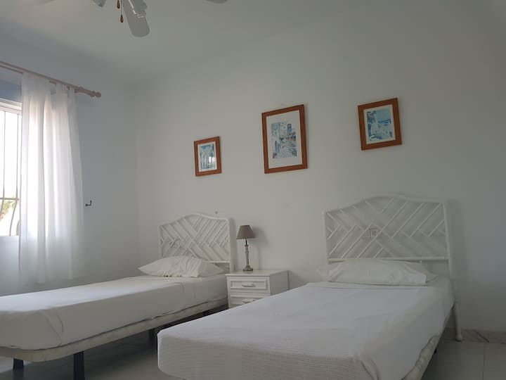 Chumba cha kulala 3 chini na bafu tofauti