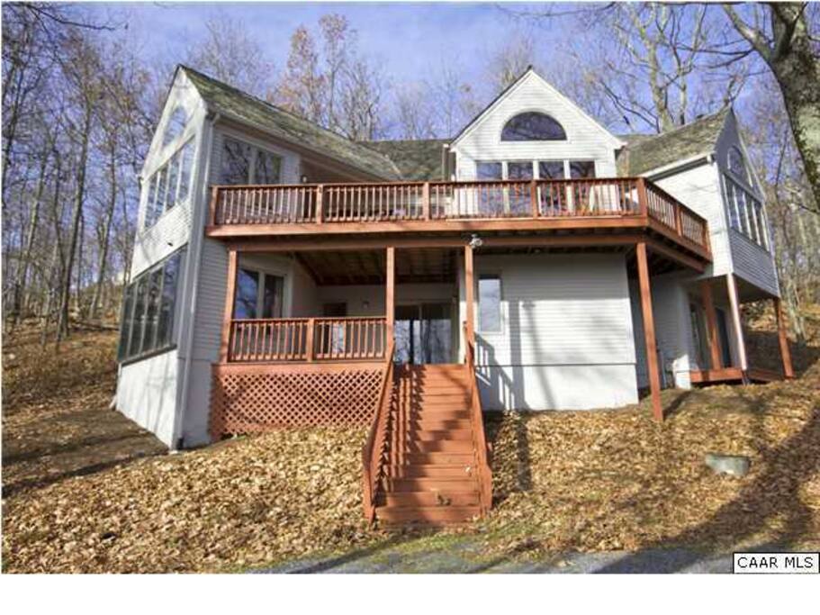 Sweeping, 3-season mountain views