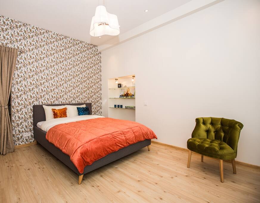 200 x 160 cm bed