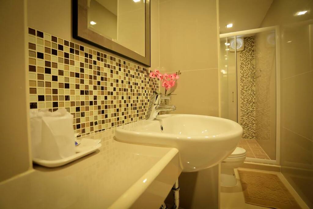 Very clean shower room - 2nd fr