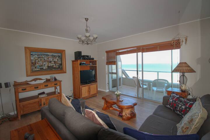 Seaspray, Blouberg Beachfront (2bedr, 2bathr) gallery image 3