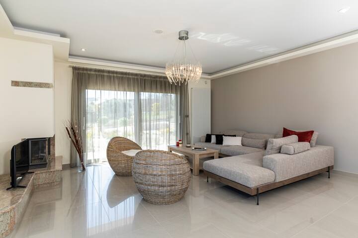 LaLuna Luxury Villa gallery image 5
