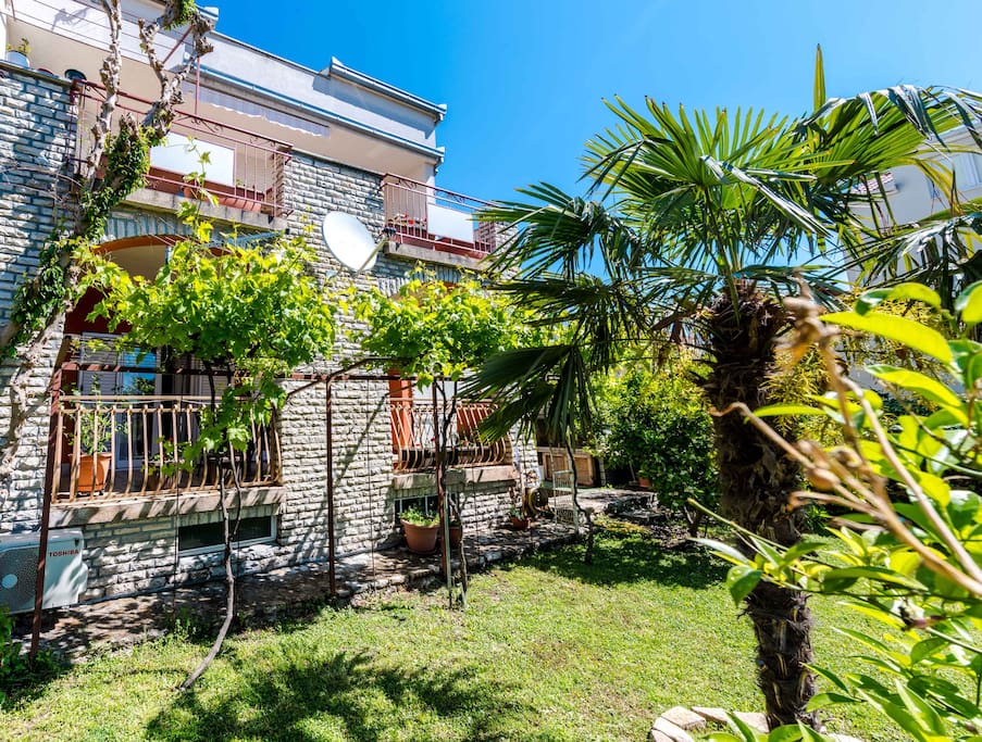 APARTMENT WITH GARDEN