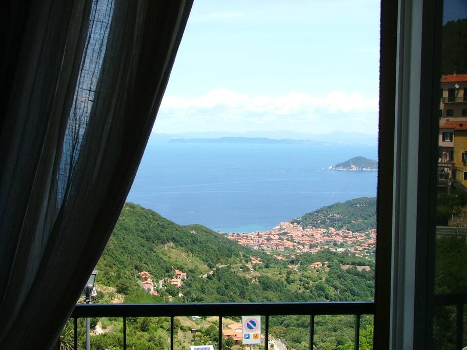 La vista panoramica dalla finestra di camera
