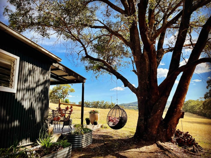 Tranquil country escape, log fire, netflix