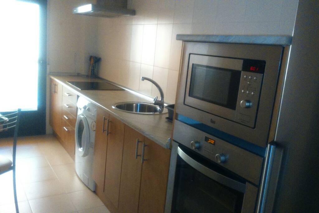 Cocina amplia con terraza