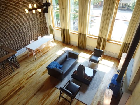 Modern Spacious  Downtown Loft