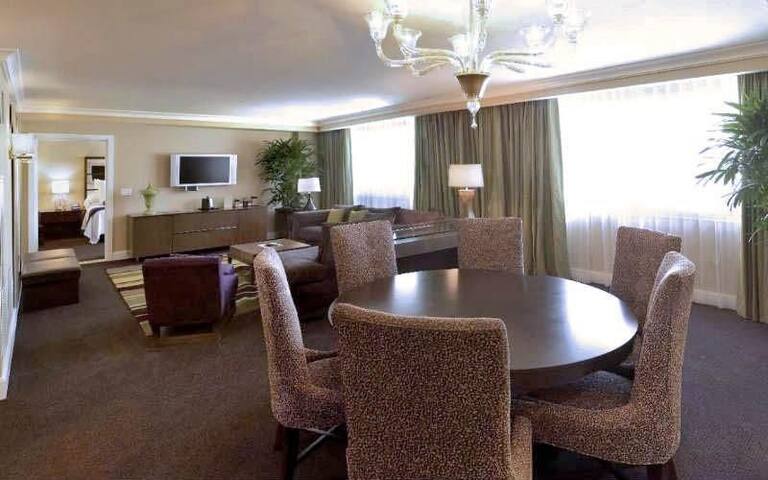 Caesars Palace 2 bed Suite